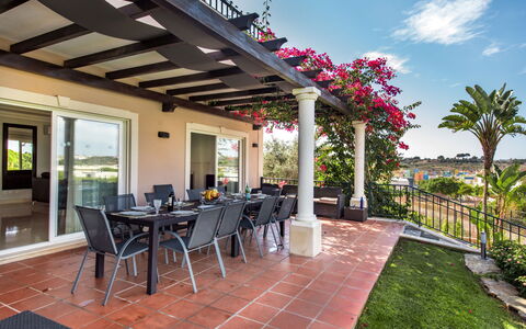 Amendoeiras V6 - Vip Properties: Cielo, Pianta, Proprietà, Nube, Fiore, Shade, Vaso Di Fiori, Tavolo, Costruzione, Finestra