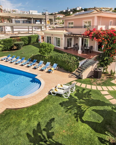Amendoeiras V6 - Vip Properties: Acqua, Pianta, Costruzione, Cielo, Piscina, Finestra, Urban Design, Mobili Da Esterno, Albero, Erba