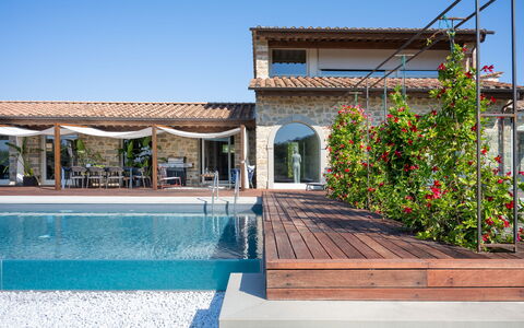 Villa Lilli & Spa: Acqua, Pianta, Cielo, Proprietà, Fiore, Costruzione, Piscina, Shade, Immobiliare, Tempo Libero
