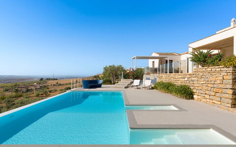 Mirabilia - Tangi, Sicilia: Cielo, Acqua, Costruzione, Pianta, Piscina, Azzurro, Shade, Mobili Da Esterno, Località Balneare, Tempo Libero