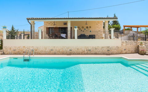 Villa Vistamare - Montallegro, Sicilia: Acqua, Cielo, Proprietà, Piscina, Costruzione, Blu, Azzurro, Shade, Tempo Libero, Materiale Composito