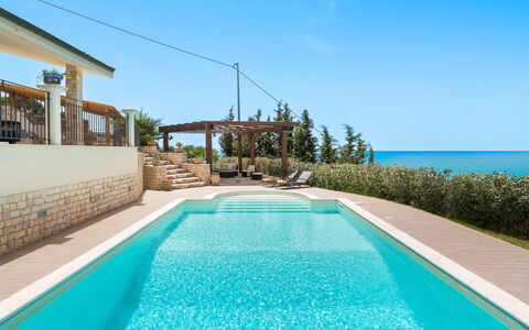 Villa Vistamare - Montallegro, Sicilia: Acqua, Cielo, Proprietà, Pianta, Azzurro, Shade, Tempo Libero, Località Balneare, Aqua, Albero