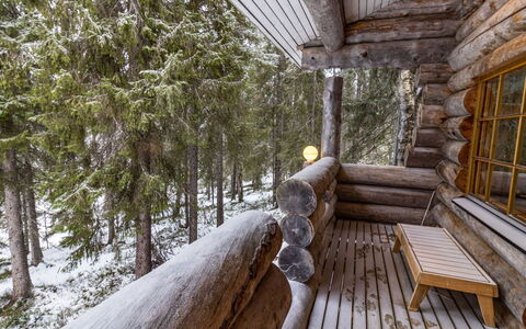 Aurinko-Ruka C6: Mobilia, Interior Design, Pavimentazione, Pavimento, Tavolo, Soffitto, Cucina & Sala Da Pranzo Tavolo, Illuminazione, Sedia, Casa
