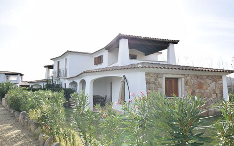 Luisa Apartment In Budoni, Shared Pool: Cielo, Pianta, Costruzione, Nube, Proprietà, Finestra, Casa, Lotto, Villetta, Quartiere