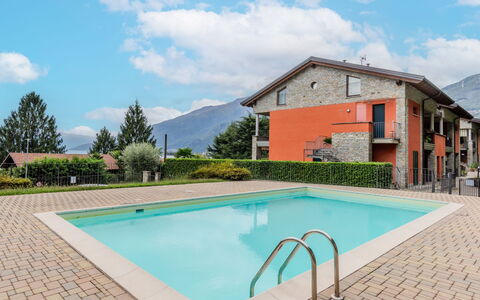 Cristina: Nube, Cielo, Acqua, Proprietà, Costruzione, Piscina, Pianta, Azzurro, Corpo D'Acqua, Architettura