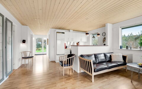 Ensio - 300M to the Fjord: Interior Design, Pavimentazione, Parete, Pavimento, Legna, Soffitto, Mobilia, Pavimento In Legno, Soggiorno, Casa