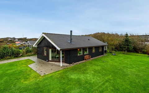 Ensio - 300M to the Fjord: Mobilia, Interior Design, Pavimentazione, Pavimento, Soffitto, Camera, Sedia, Tavolo, Appartamento, Cucina & Sala Da Pranzo Tavolo