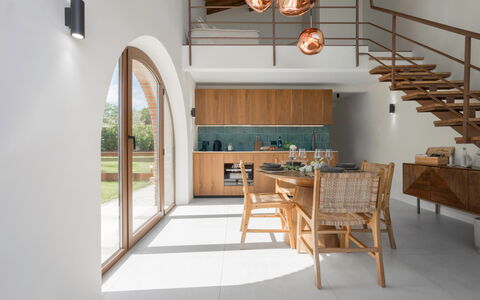 Pendolino Spereto Apartment With Pool, Montaione: Tavolo, Legna, Interior Design, Costruzione, Controsoffitto, Cucina, Pavimento, Pavimentazione, Sedia, Cabinetry