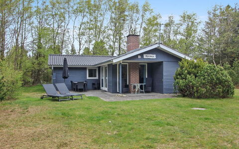 Sonia - 3Km from the Sea: Tetto, Casa, Casa, Villetta, Porta, Raccordo, Deck, Portico, Plank, Latifoglie