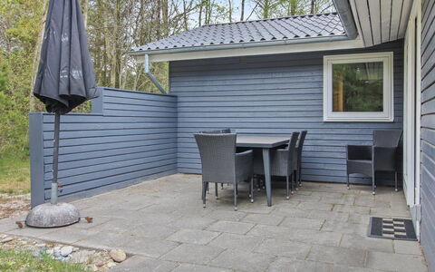 Sonia - 3Km from the Sea: Tetto, Casa, Casa, Villetta, Porta, Raccordo, Deck, Portico, Plank, Latifoglie