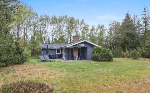Sonia - 3Km from the Sea: Tetto, Casa, Casa, Villetta, Porta, Raccordo, Deck, Portico, Plank, Latifoglie