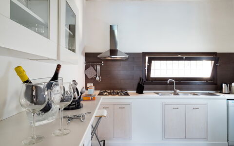 Casa Cortese - Noto, Sicilia: Lavandino Della Cucina, Cabinetry, Proprietà, Rubinetto, Controsoffitto, Lavello, Cucina, Cucina Stufa, Elettrodomestico Da Cucina, Interior Design
