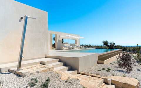 Villa Argento - Rosolini, Sicilia: Cielo, Pianta, Shade, Materiale Composito, Facciata, Paesaggio, Calcestruzzo, Roccia, Urban Design, Albero