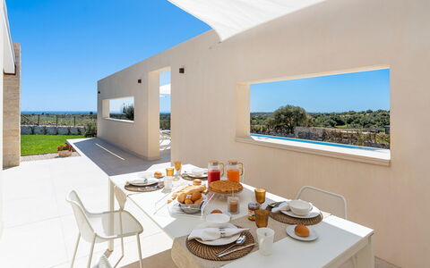 Villa Argento - Rosolini, Sicilia: Tavolo, Mobilia, Proprietà, Cielo, Tavola, Cibo, Costruzione, Sedia, Shade, Finestra