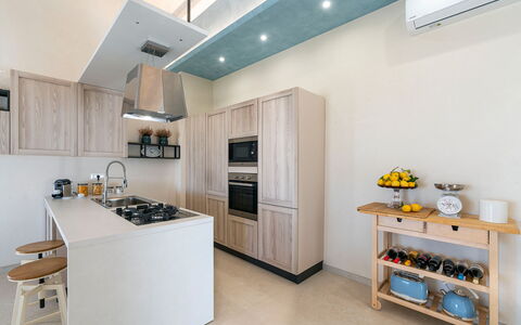 Villa Argento - Rosolini, Sicilia: Cabinetry, Elettrodomestico Da Cucina, Cucina, Legna, Casa, Elettrodomestico, Costruzione, Apparecchio Major, Pavimento