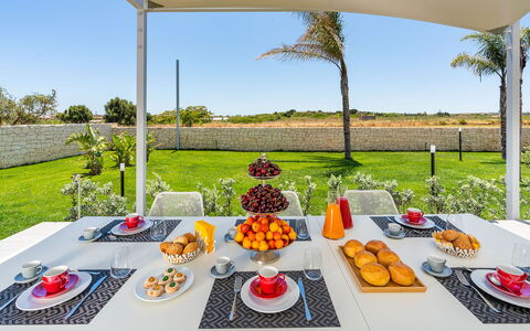 Villa Le Palme - Noto, Sicilia: Cibo, Pianta, Tavola, Proprietà, Tavolo, Cielo, Albero, Dishware, Piatto, Tovaglia