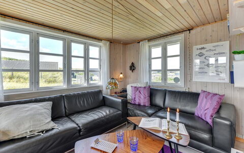 Heilo - from the Sea: Legna, Casa, Interior Design, Mobilia, Pavimento, Soffitto, Latifoglie, Divano, Soggiorno, Design