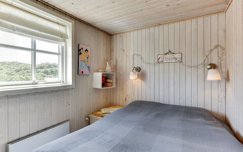 Heilo - from the Sea: Camera Da Letto, Legna, Letto, Pavimentazione, Lenzuolo, Soffitto, Pavimento, Bedding, Interior Design, Telaio Del Letto