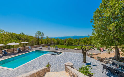 Secret Gem: Blu, Landscaping, Giardino, Piscina, Eco Hotel, Ricorrere, Flagstone, Mobili Da Esterno
