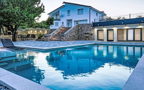 Secret Gem: Blu, Piscina, Acqua, Ricorrere, Materiale Composito, Giochi D'Acqua, Estate, Eco Hotel, Shade, Villa