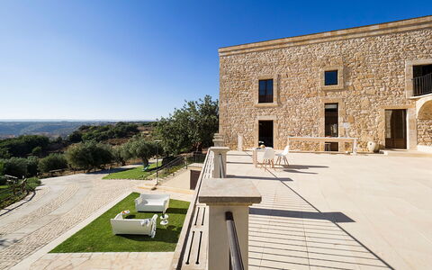 Casapietra - Scicli, Sicilia: Cielo, Proprietà, Pianta, Azzurro, Lotto, Finestra, Manto Stradale, Albero, Shade, Immobiliare