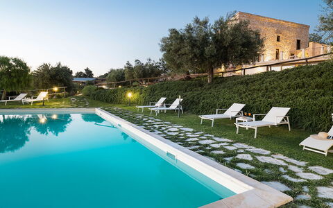 Casapietra - Scicli, Sicilia: Acqua, Cielo, Pianta, Proprietà, Mobilia, Piscina, Costruzione, Azzurro, Albero, Architettura