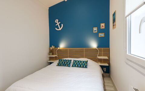 Les Trémières: Mobilia, Costruzione, Azzurro, Comfort, Tessile, Legna, Illuminazione, Interior Design, Shade, Cuscino