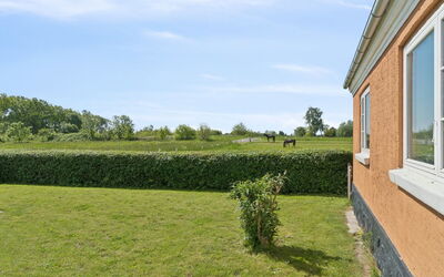 Adrienne - 6.4Km from the Sea