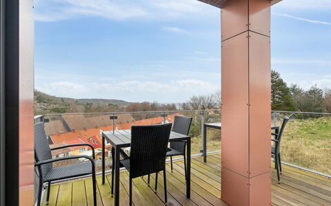 Sasser - 450M from the Sea: Tetto, Casa, Lotto, Casa, Villetta, Estate, Edifici Giardino, Shade, Log Cabin, Landscaping