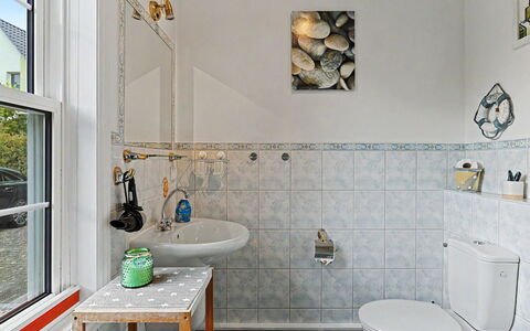 Zinnowitz 604: Parete, Pavimentazione, Idraulico Fixture, Bagno, Interior Design, Pavimento, Piastrella, Idraulico, Rubinetto, Lavello