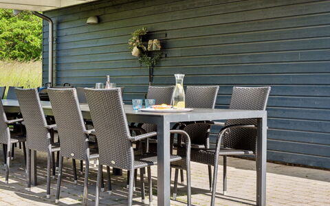 Jelke - 520M from the Sea: Tetto, Casa, Casa, Villetta, Porta, Raccordo, Deck, Portico, Plank, Latifoglie