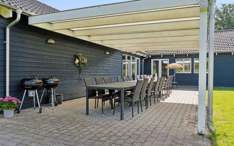 Jelke - 520M from the Sea: Tetto, Casa, Casa, Villetta, Porta, Raccordo, Deck, Portico, Plank, Latifoglie