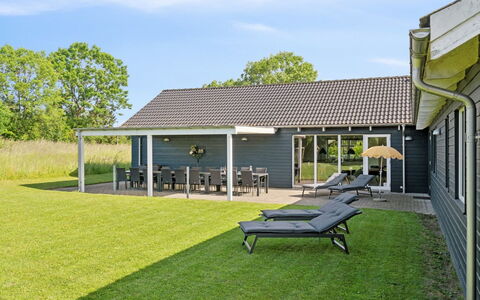 Jelke - 520M from the Sea: Tetto, Casa, Casa, Villetta, Porta, Raccordo, Deck, Portico, Plank, Latifoglie