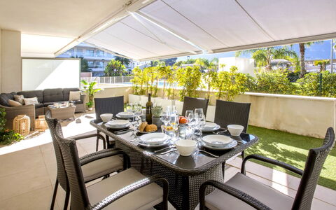 Dénia 192: Mobilia, Tavolo, Pianta, Proprietà, Sedia, Pianta Della Casa, Interior Design, Tavola, Shade, Mobili Da Esterno