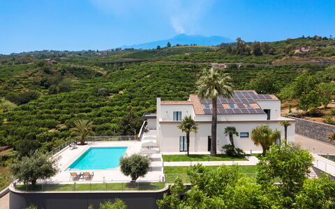 Villa Decoro - Mascali, Sicilia: Cielo, Nube, Proprietà, Costruzione, Pianta, Azzurro, Botanica, Albero, Architettura, Vegetazione