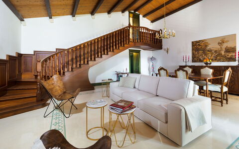 Casa Desiderio - Siracusa, Sicilia: Mobilia, Divano, Costruzione, Tavolo, Interior Design, Soggiorno, Cornice, Casa, Pianta Della Casa, Pavimento