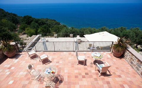 Pietramare - Castellabate, Campania: Cielo, Pianta, Acqua, Proprietà, Vaso Di Fiori, Località Balneare, Costruzione, Legna, Mobili Da Esterno, Pavimentazione