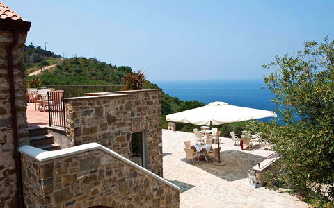 Pietramare - Castellabate, Campania: Cielo, Ombrello, Costruzione, Mobili Da Esterno, Shade, Immobiliare, Sedia, Casa, Paesaggio