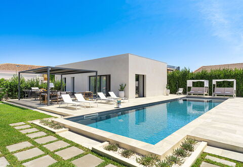 Villa Duetto - Siracusa, Sicilia: Pianta, Cielo, Acqua, Proprietà, Azzurro, Piscina, Shade, Architettura, Rettangolo, Costruzione