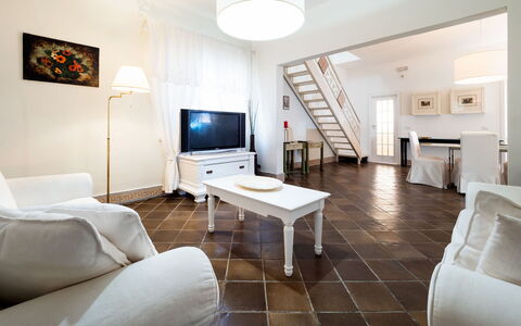 Villa Diamante - Siracusa, Sicilia: Mobilia, Tavolo, Proprietà, Divano, Televisione, Comfort, Costruzione, Interior Design, Soggiorno, Pavimentazione