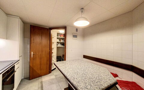 Crans-Colline 17: Costruzione, Cabinetry, Legna, Interior Design, Casa, Pavimentazione, Pavimento, Parete, Comfort