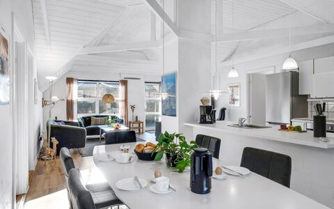 Malti - 1.3Km from the Sea: Soffitto, Mobilia, Interior Design, Pavimentazione, Sedia, Pavimento, Casa, Cucina & Sala Da Pranzo Tavolo, Lampada, Soggiorno