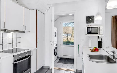 Malti - 1.3Km from the Sea: Cucina, Pavimentazione, Apparecchio Major, Soffitto, Interior Design, Controsoffitto, Pavimento, Elettrodomestico Da Cucina, Casa, Appartamento