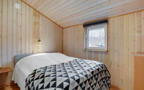 Alois - 31Km from the Sea: Legna, Soffitto, Interior Design, Camera Da Letto, Pavimento, Camera, Color Legno, Latifoglie, Plank, Letto
