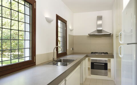 Torre Delle Cornacchie: Cabinetry, Controsoffitto, Lavandino Della Cucina, Proprietà, Lavello, Rubinetto, Finestra, Interior Design, Cucina Stufa, Cucina