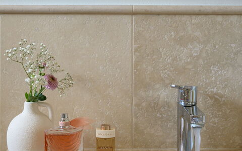 Nocellara Spereto Apartment With Pool, Montaione: Rubinetto, Proprietà, Idraulico Fixture, Bianca, Lavello, Vaso Di Fiori, Pianta, Lavandino Del Bagno, Bagno, Interior Design