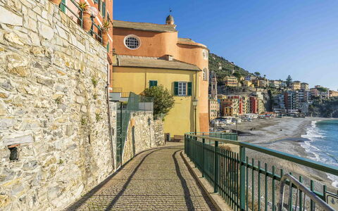 Spacious Apartment In Sori With Large Terrace - So: Acqua, Costruzione, Cielo, Proprietà, Finestra, Azzurro, Pianta, Architettura, Legna, Casa