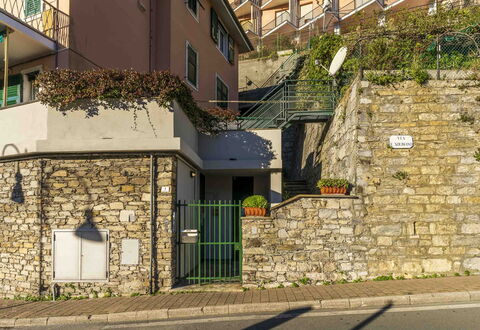 Spacious Apartment In Sori With Large Terrace - So: Finestra, Costruzione, Pianta, Manto Stradale, Porta, Asfalto, Legna, Urban Design, Zona Residenziale, Facciata