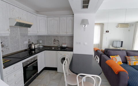 Atalaya Rio Verde: Cucina, Mobilia, Interior Design, Pavimentazione, Controsoffitto, Pavimento, Elettrodomestico Da Cucina, Apparecchio Major, Cabinetry, Camera