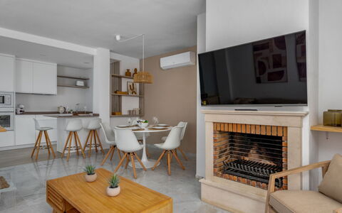 Ático Los Pelicanos: Proprietà, Mobilia, Legna, Tavolo, Interior Design, Pavimento, Pavimentazione, Sedia, Latifoglie